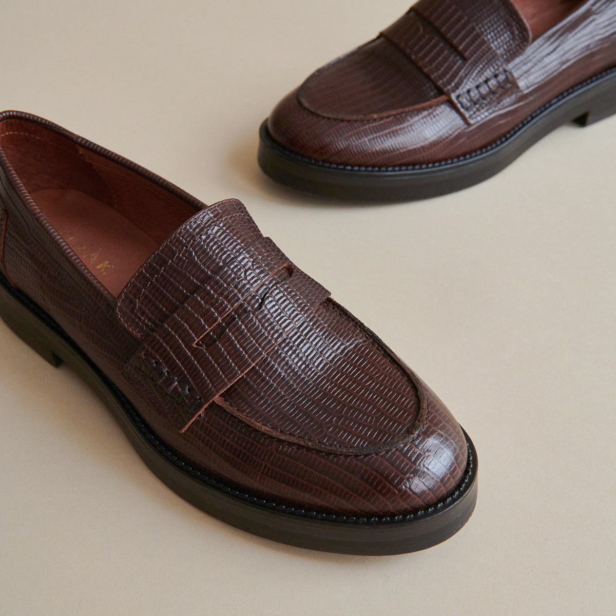 Round-toed loafers in brown reptile leather | MIRNA