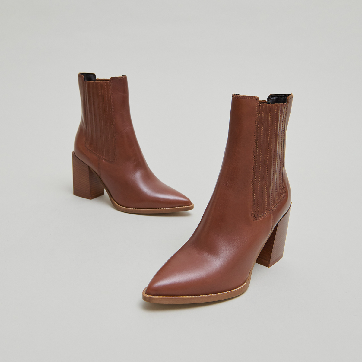 Boots à talons et bouts pointus in cognac leather | PERLINE