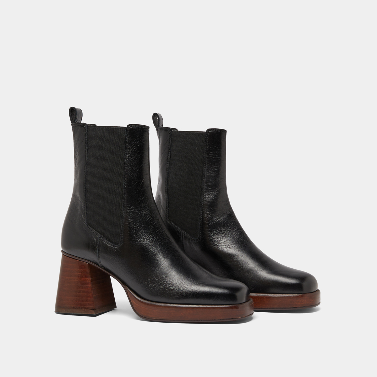 Square toe and elastic boots in black distressed leather | BECCA