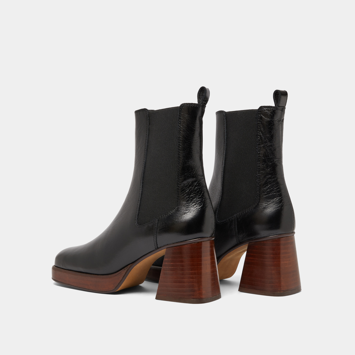 Square toe and elastic boots in black distressed leather | BECCA