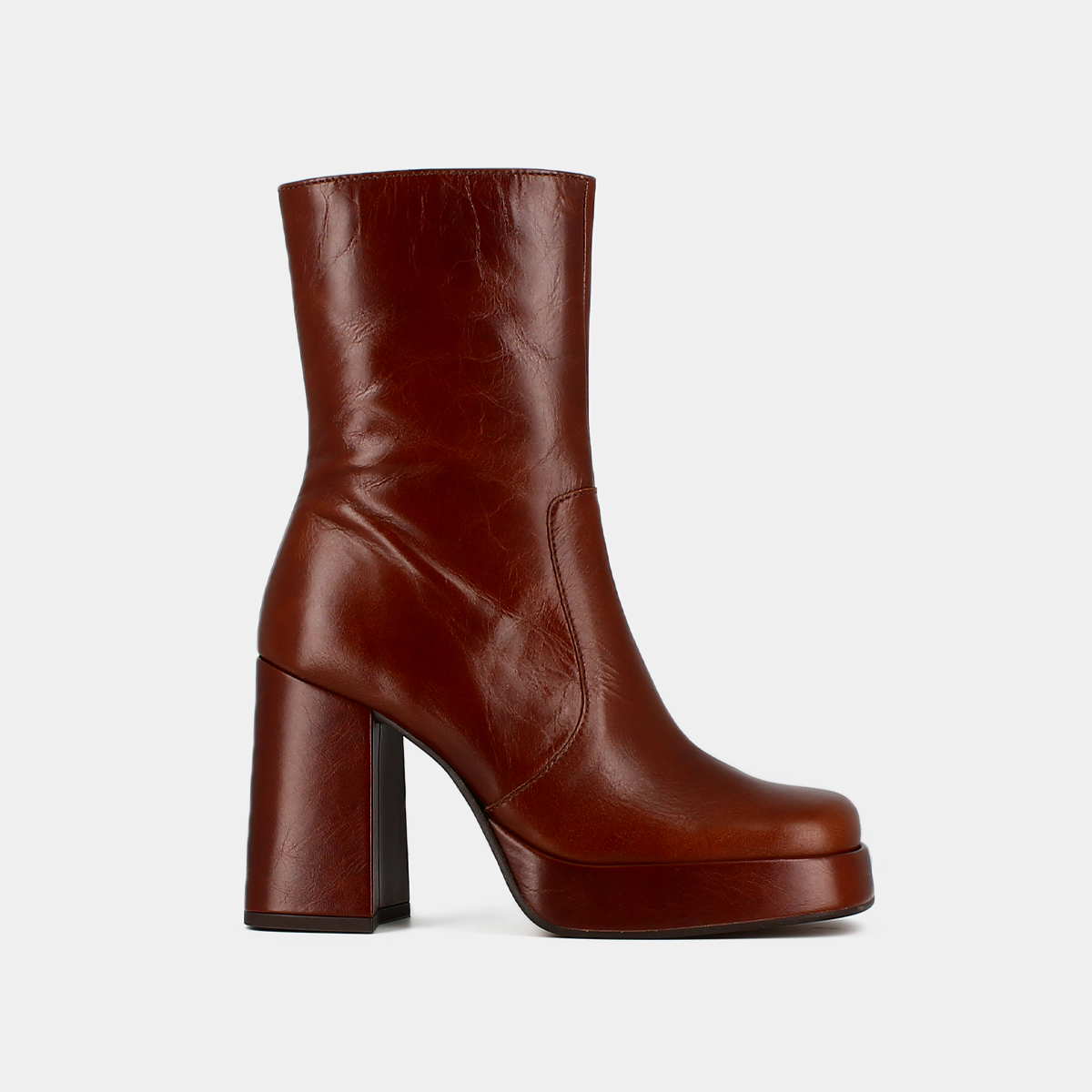 Boots with heels and square toes in brown aged leather | BEN