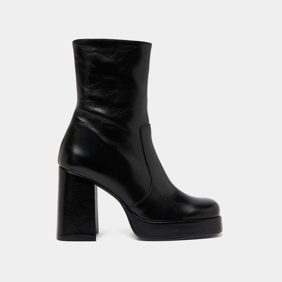 Boots with heels and square toes in black aged leather | BEN