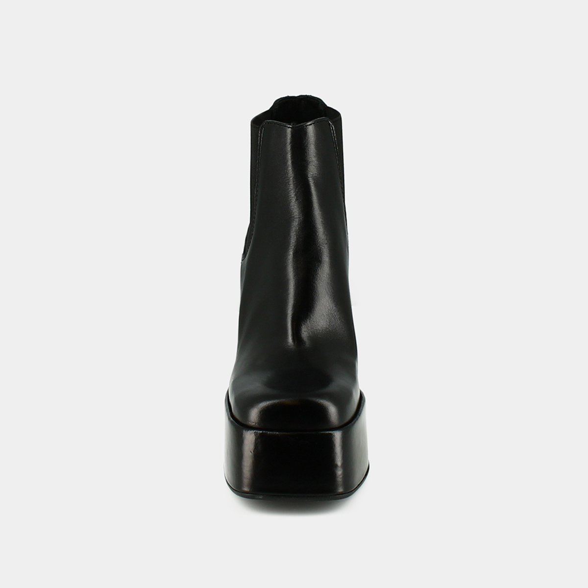 Platform boots with square toe in black leather | BOB