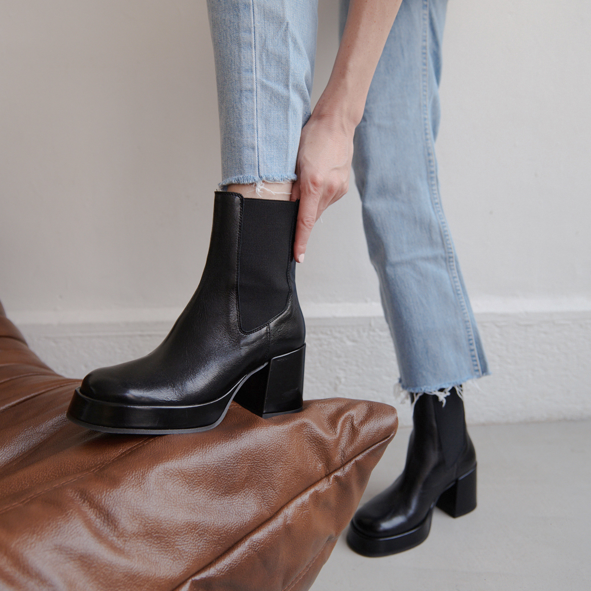 Platform boots with square toes in black aged leather | BRADLEY