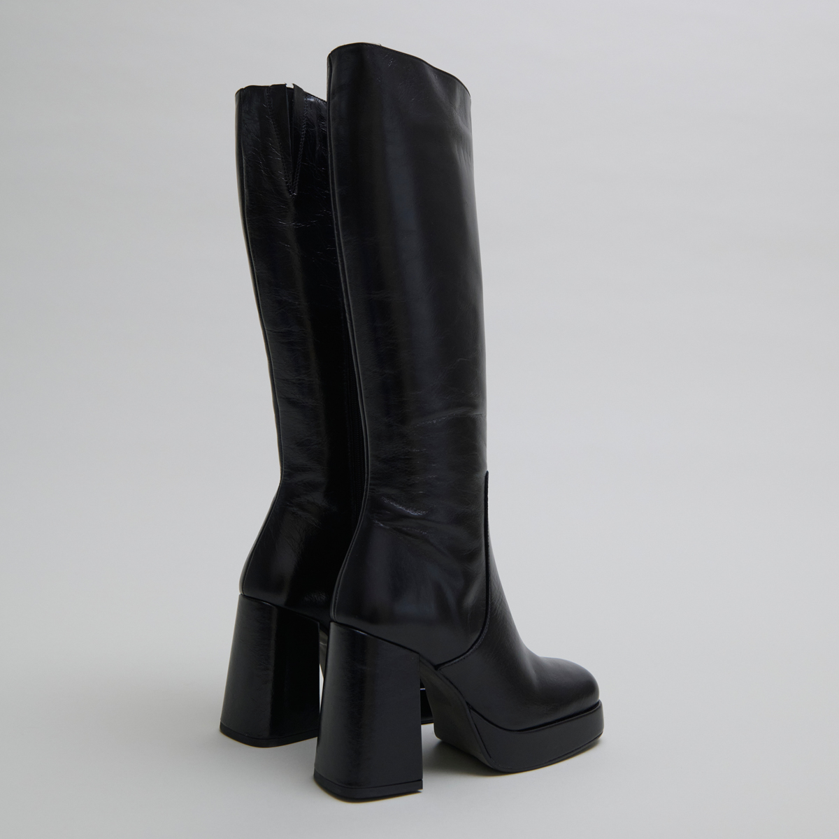 Boots with heels and square toes in black aged leather | BRYAN
