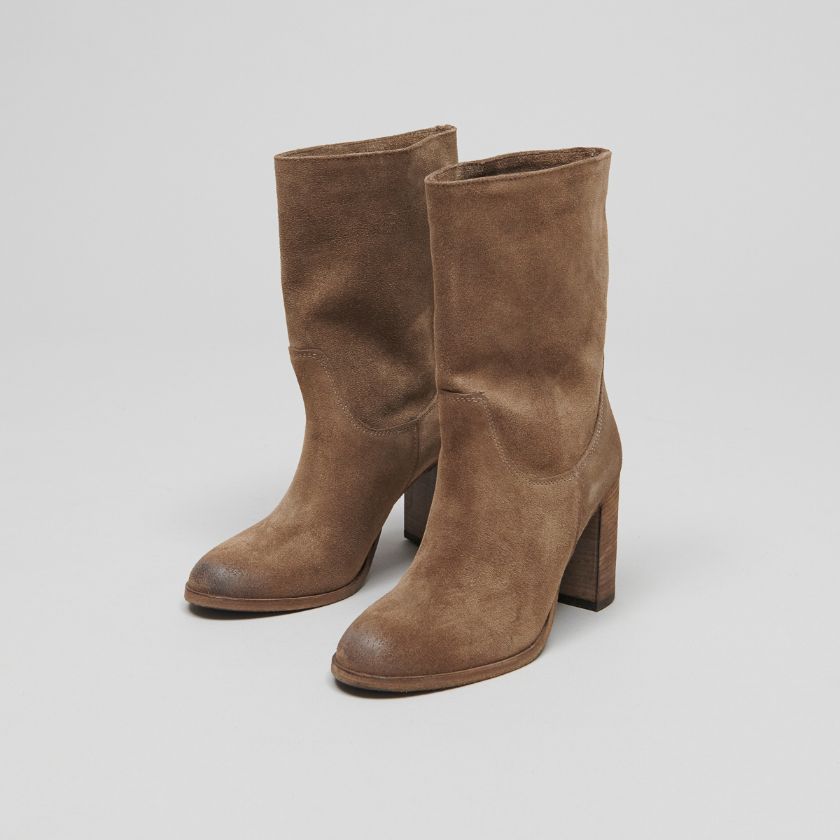 Boots with heels and oval toes in cognac suede | FRANCINE