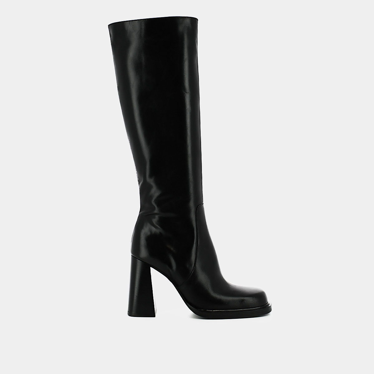 Boots with heels and square toes in black leather | BERTRAND