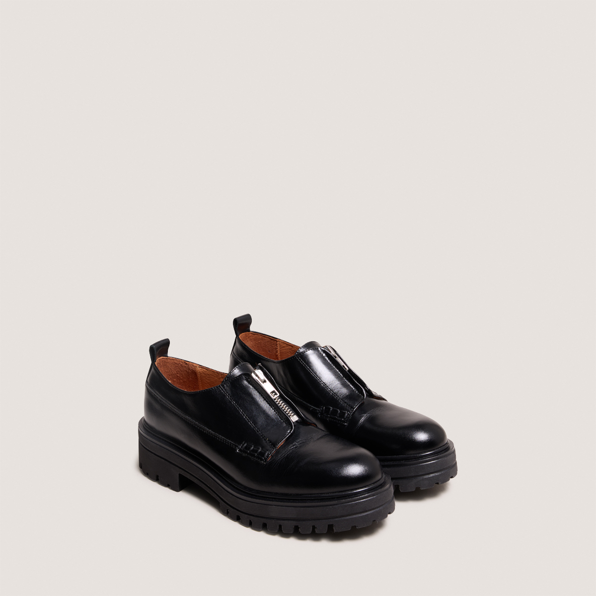 Derbies &agrave; fermetures &eacute;clairs et semelles... in black leather | ANTALYA