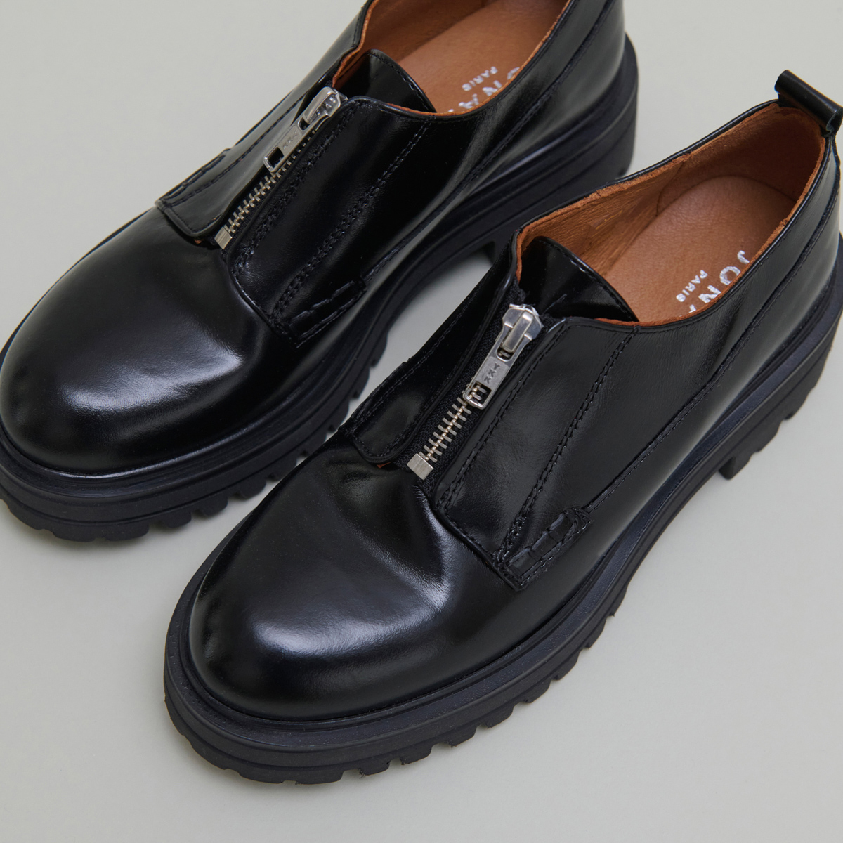 Derbies &agrave; fermetures &eacute;clairs et semelles... in black leather | ANTALYA