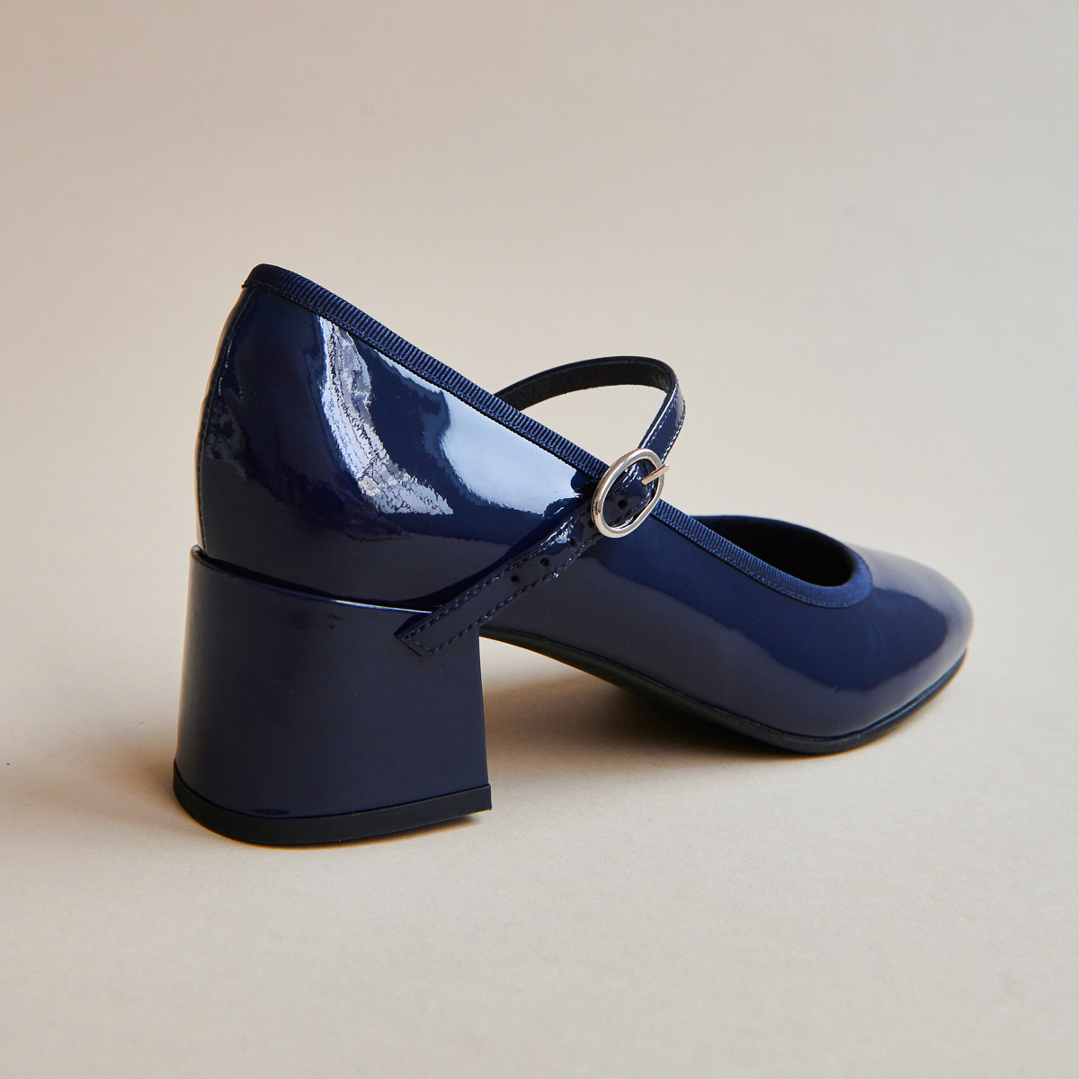 Heeled slippers in blue patent leather | DALMATIE