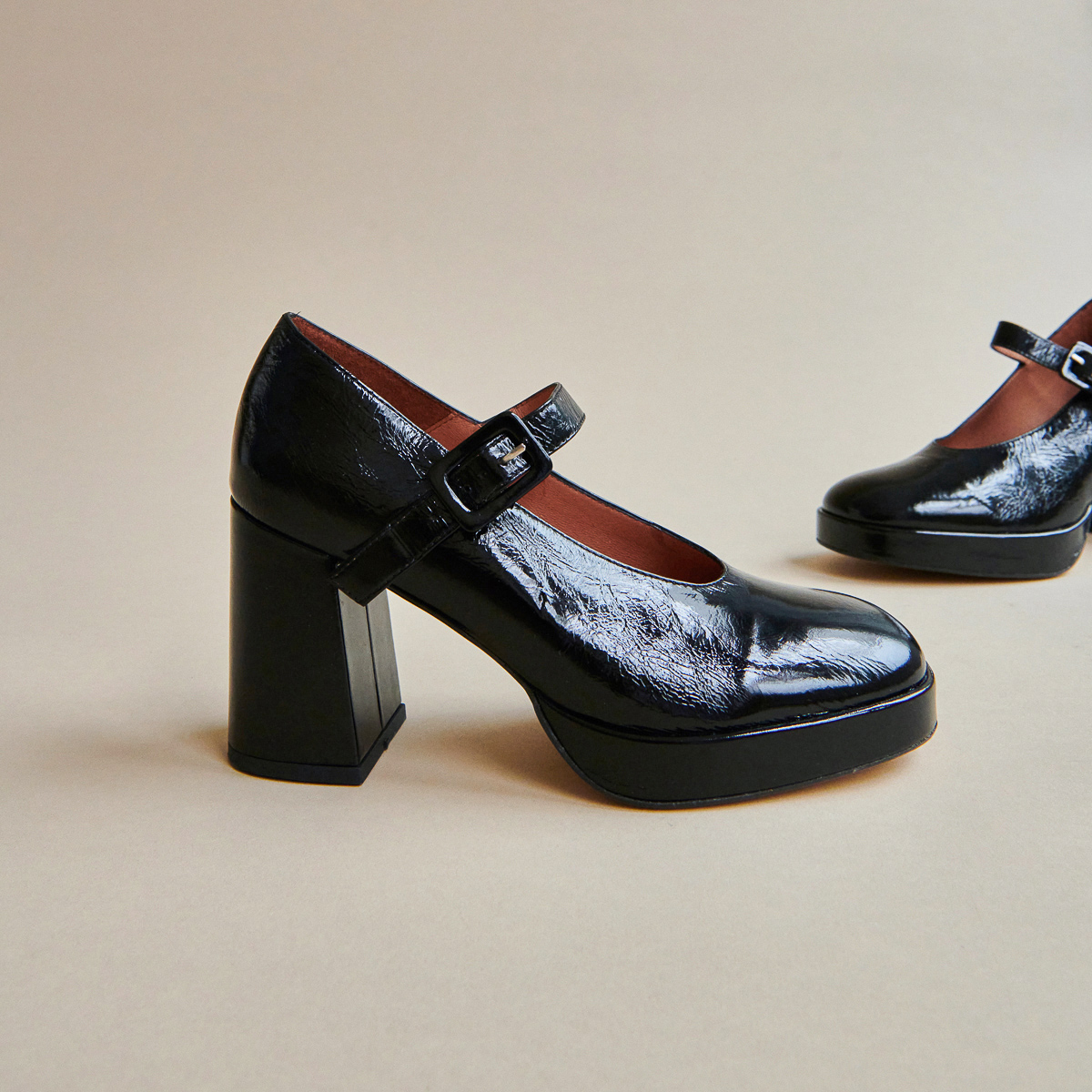 Square-toe platform slippers in black shiny leather | VESOUL
