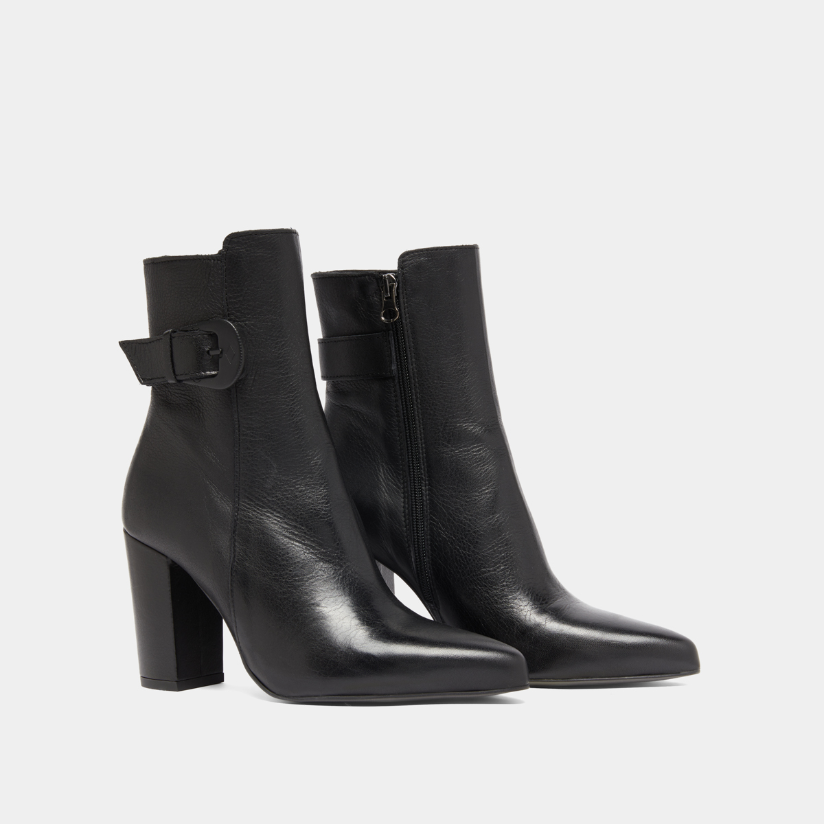 Bottines à bouts pointus et boucles in black leather | BETH