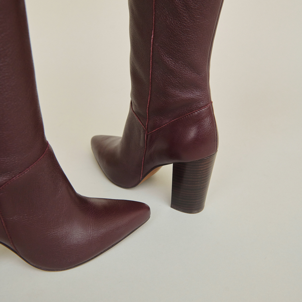 High boots with heels and pointed toes in burgundy leather | BETHANY