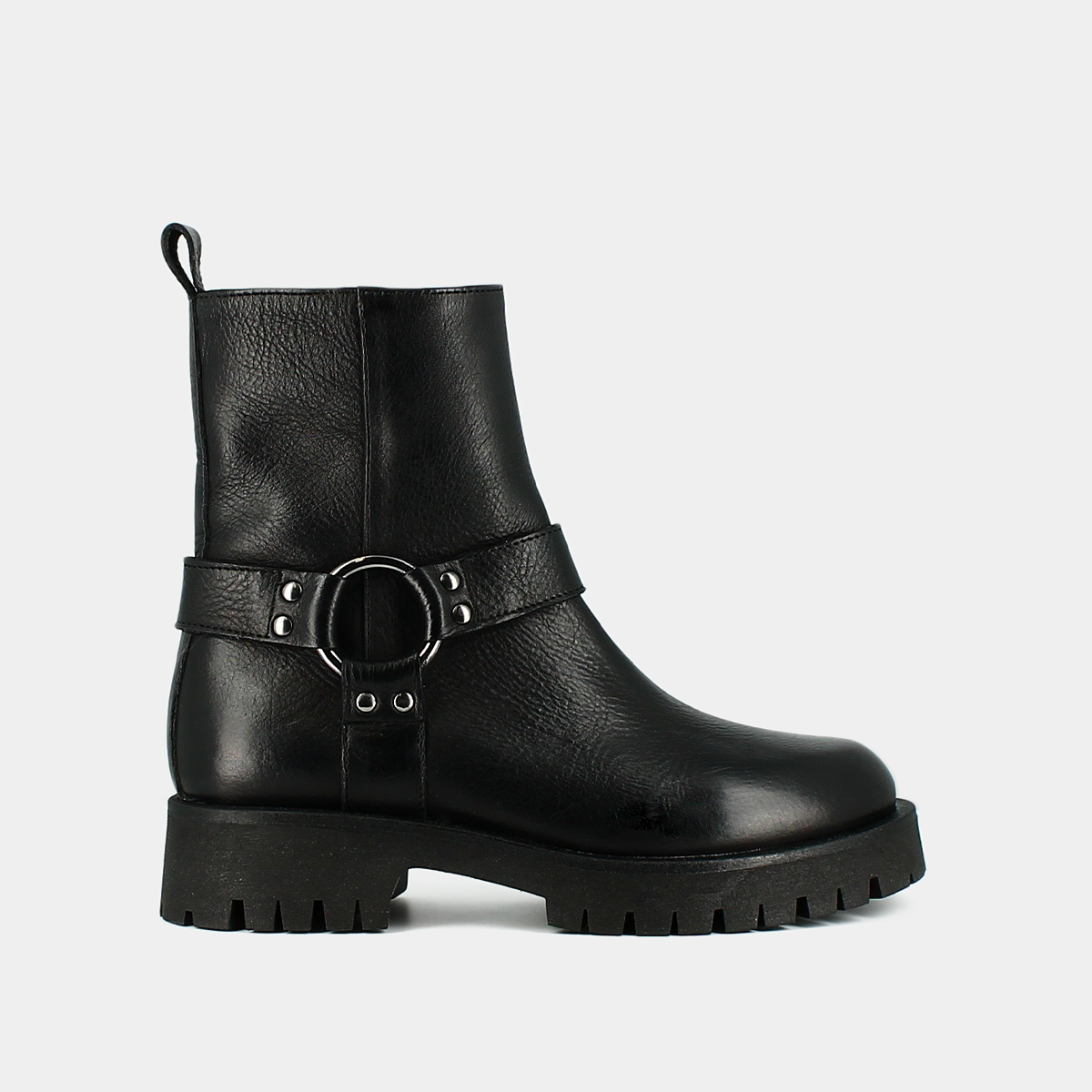 Boots with straps and notched soles in black grained leather | REGINA