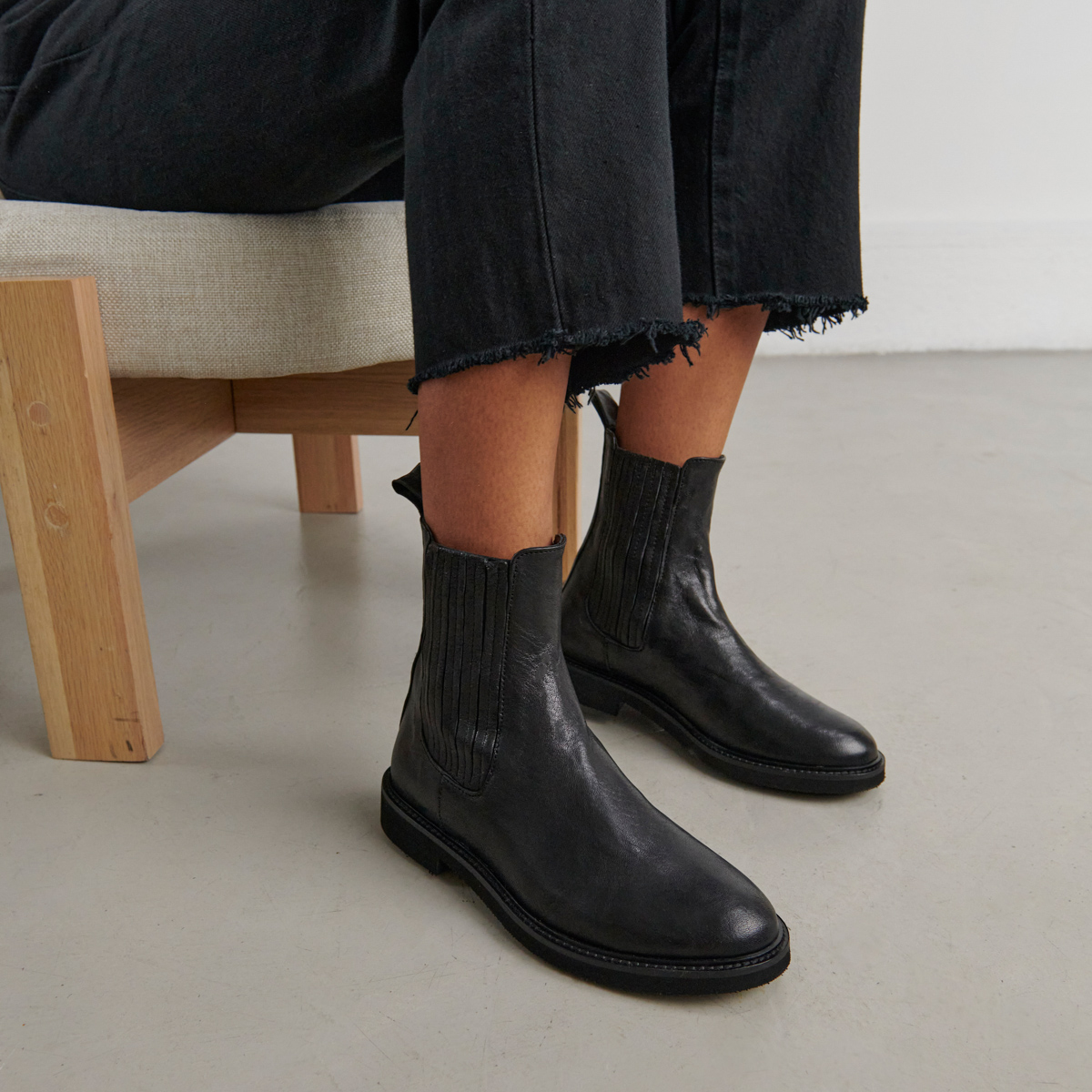 Chelsea boots in black aged leather | RICK