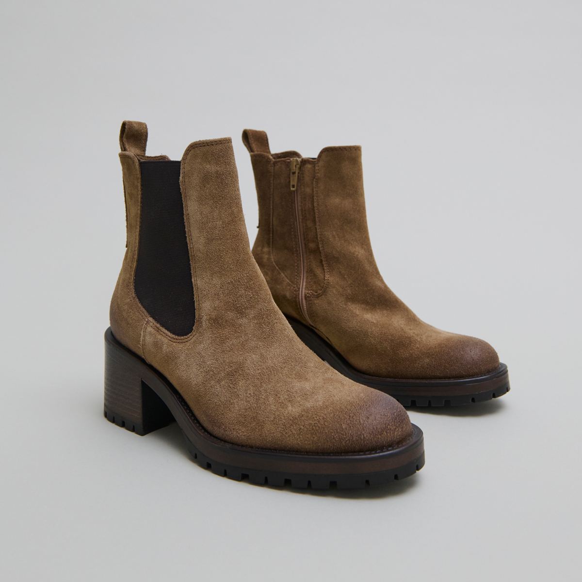Lowboots with elastic bands in taupe suede | CECILE