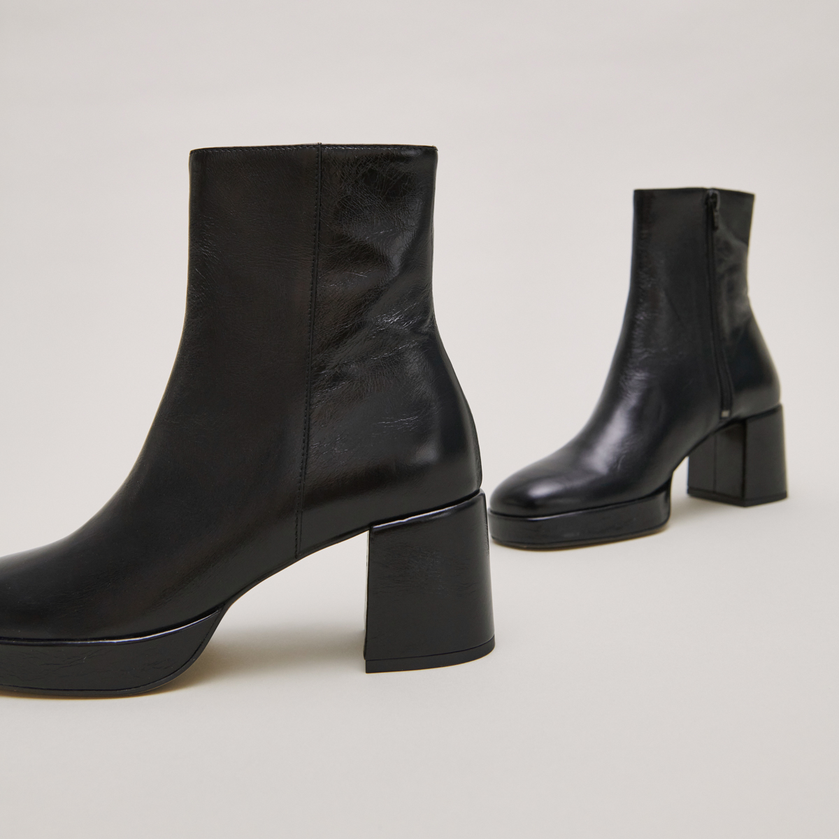 Square-toe boots in black aged leather | VANVES