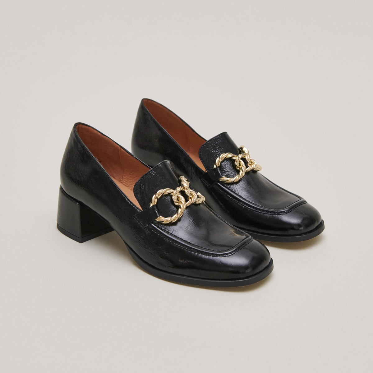 Mocassins à bouts arrondis et boucles do... in black glazed leather | VINCENNES
