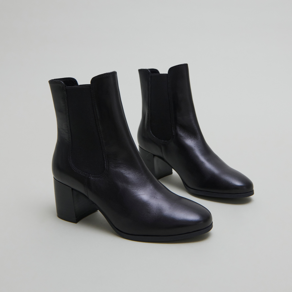 Bottines à talons et élastiques in black leather | ALDERIC