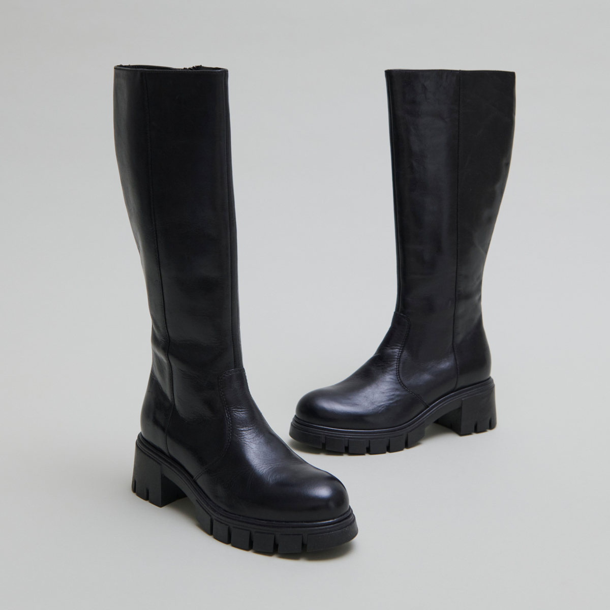 Bottes à semelles crantées in black leather | ANTONIN