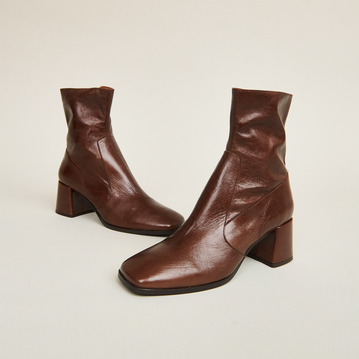 Oval-toe boots in brown aged leather | ARGENTAT