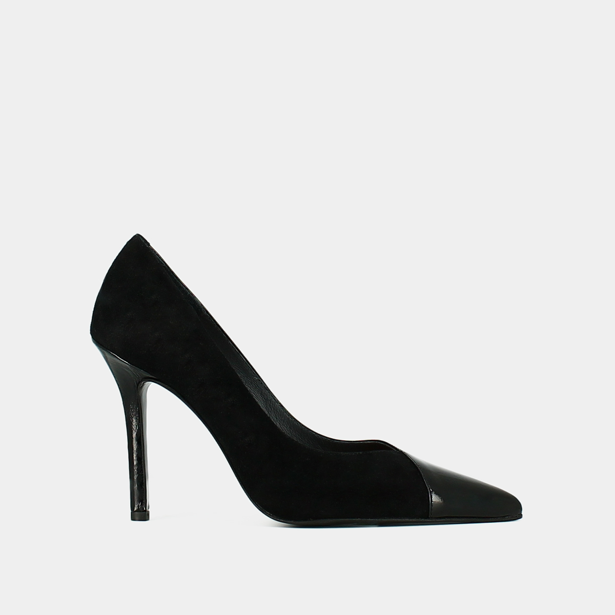 Pumps pointed in black leather and black velvet | DOUG