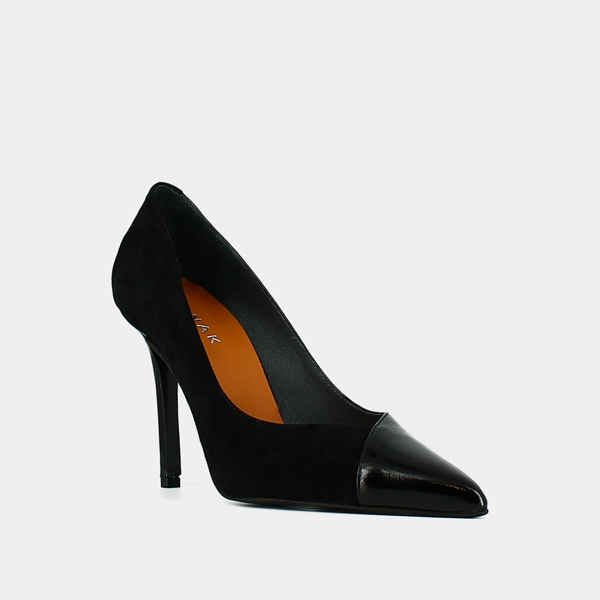 Pumps pointed in black leather and black velvet | DOUG