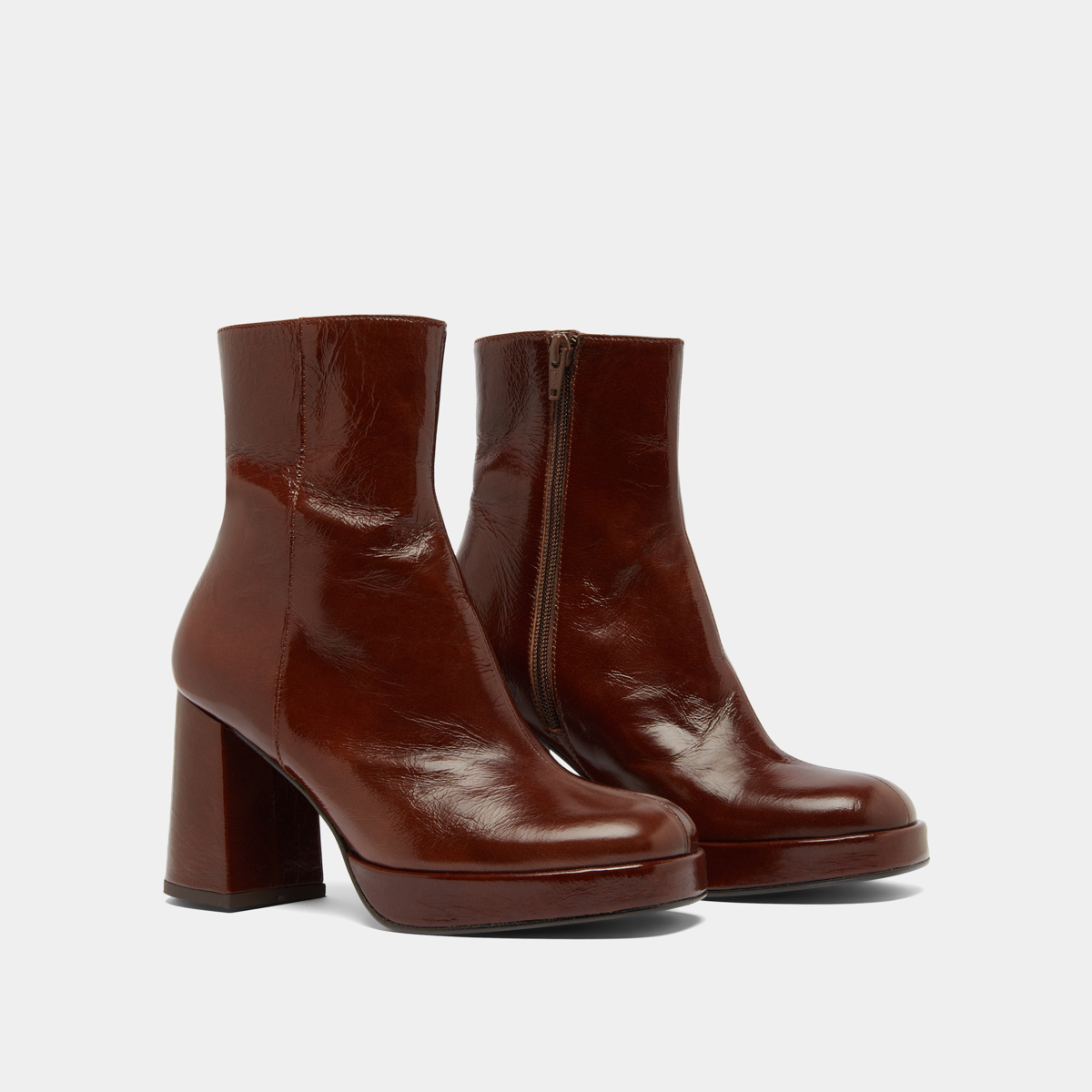 Mocassins à talons et bouts arrondis in black leather | VOLTURA