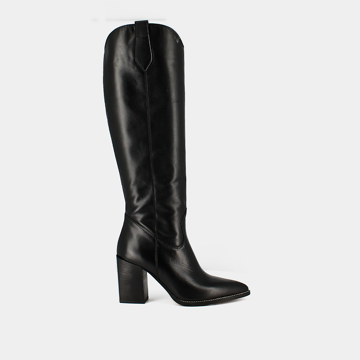 Pointed boots with heels in black leather | PAPRIKA