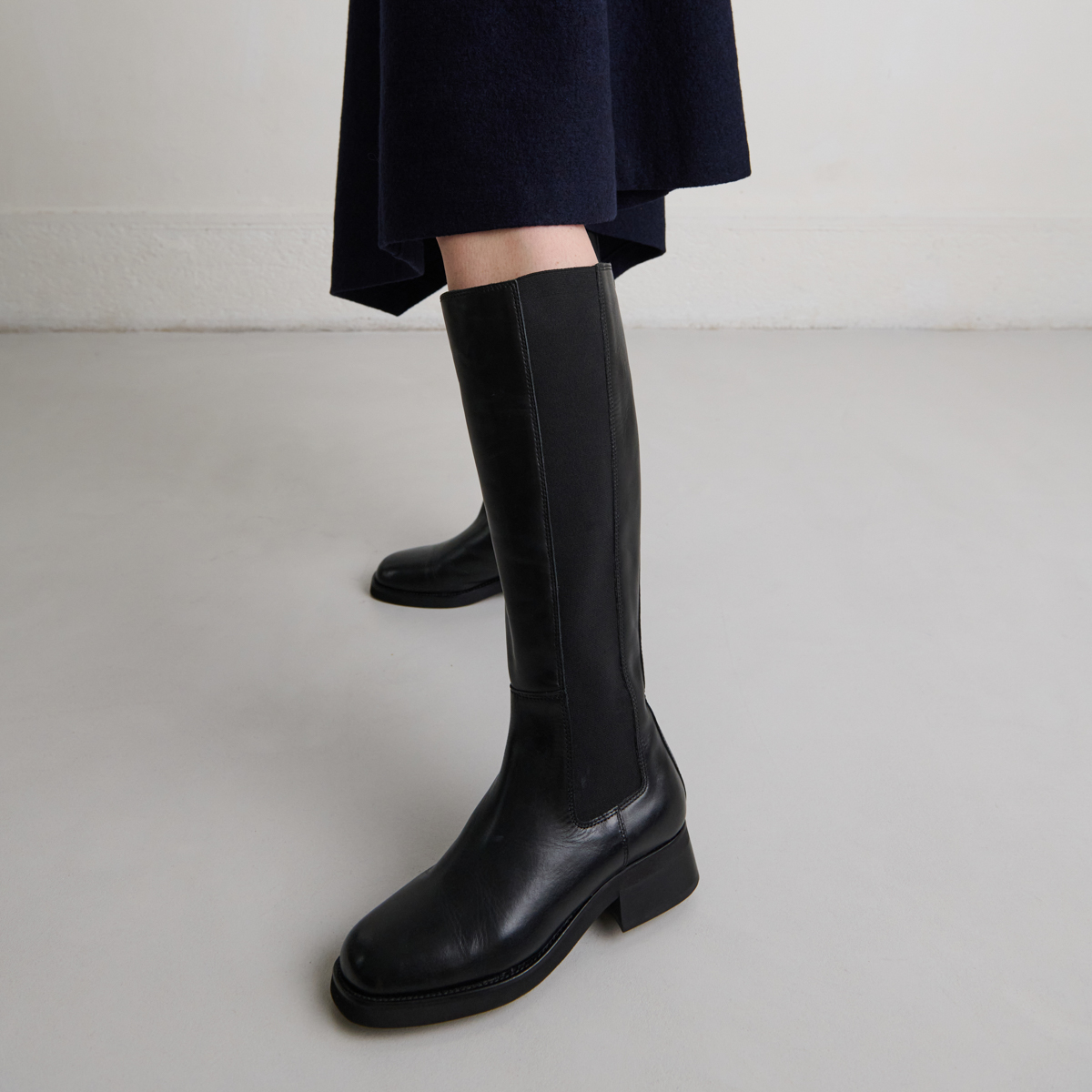 Bottes hautes in black leather | PEGGIE