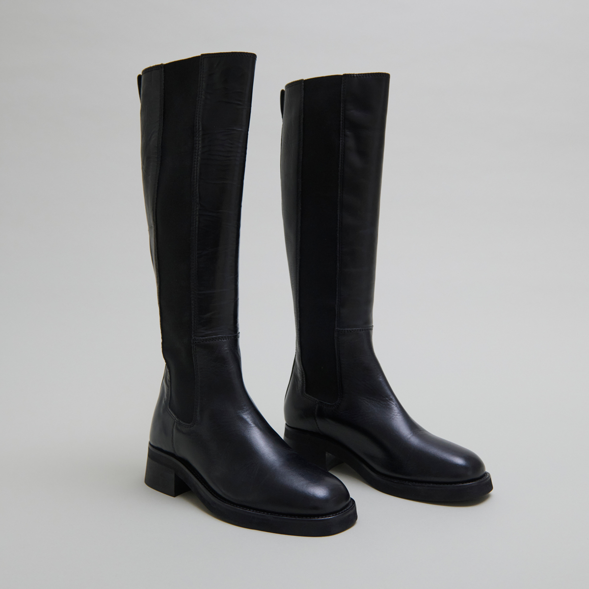 Bottes hautes in black leather | PEGGIE
