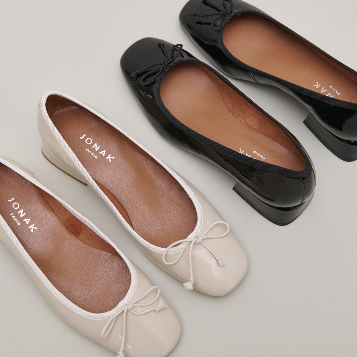 Ballet flats with square toes in black pleated patent | DYBIL