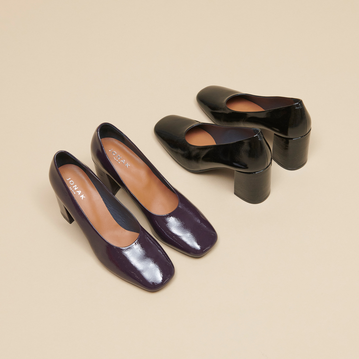 Pointed-toe pumps in shiny black leather | DELAWARE