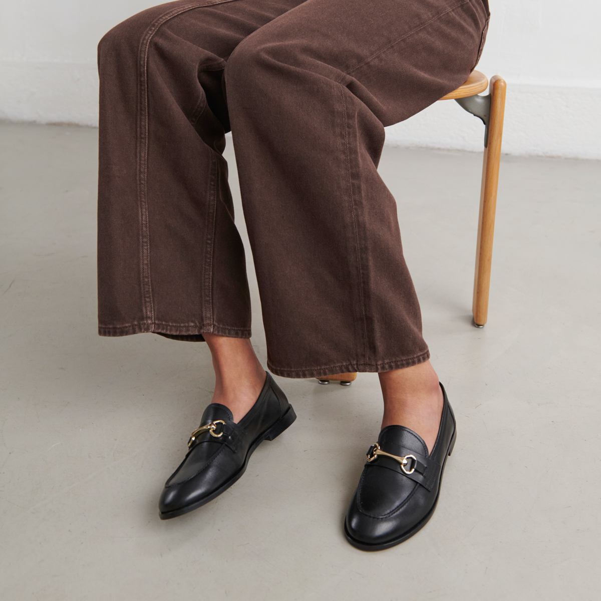 Loafers with gold bits in black leather | DRAGUIGNAN