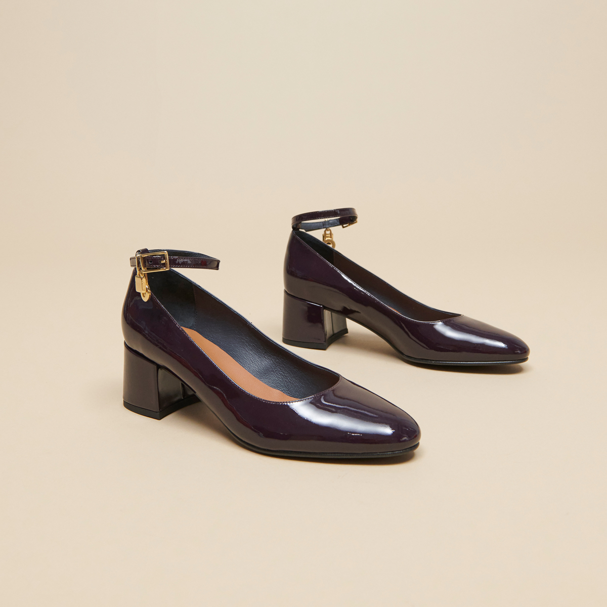 Babies with heels and charms in purple patent | DIAMANT