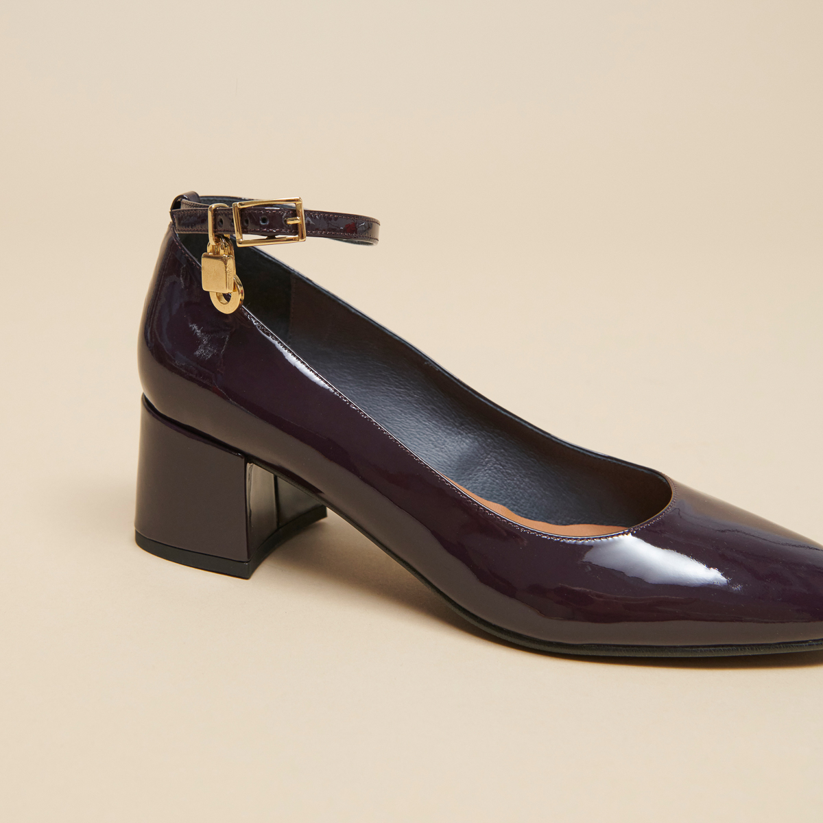 Babies with heels and charms in purple patent | DIAMANT
