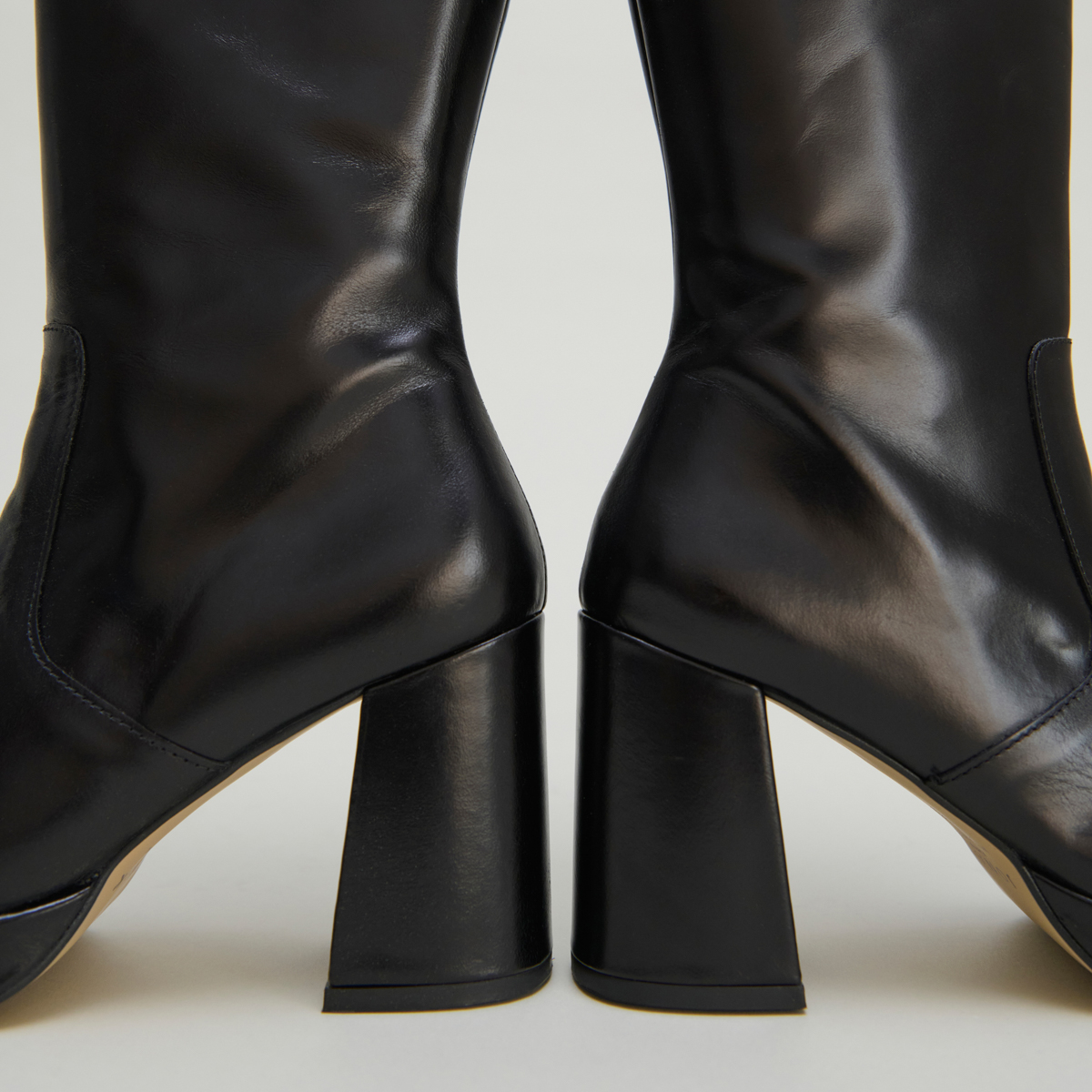 Platform boots in black leather | VENDOME