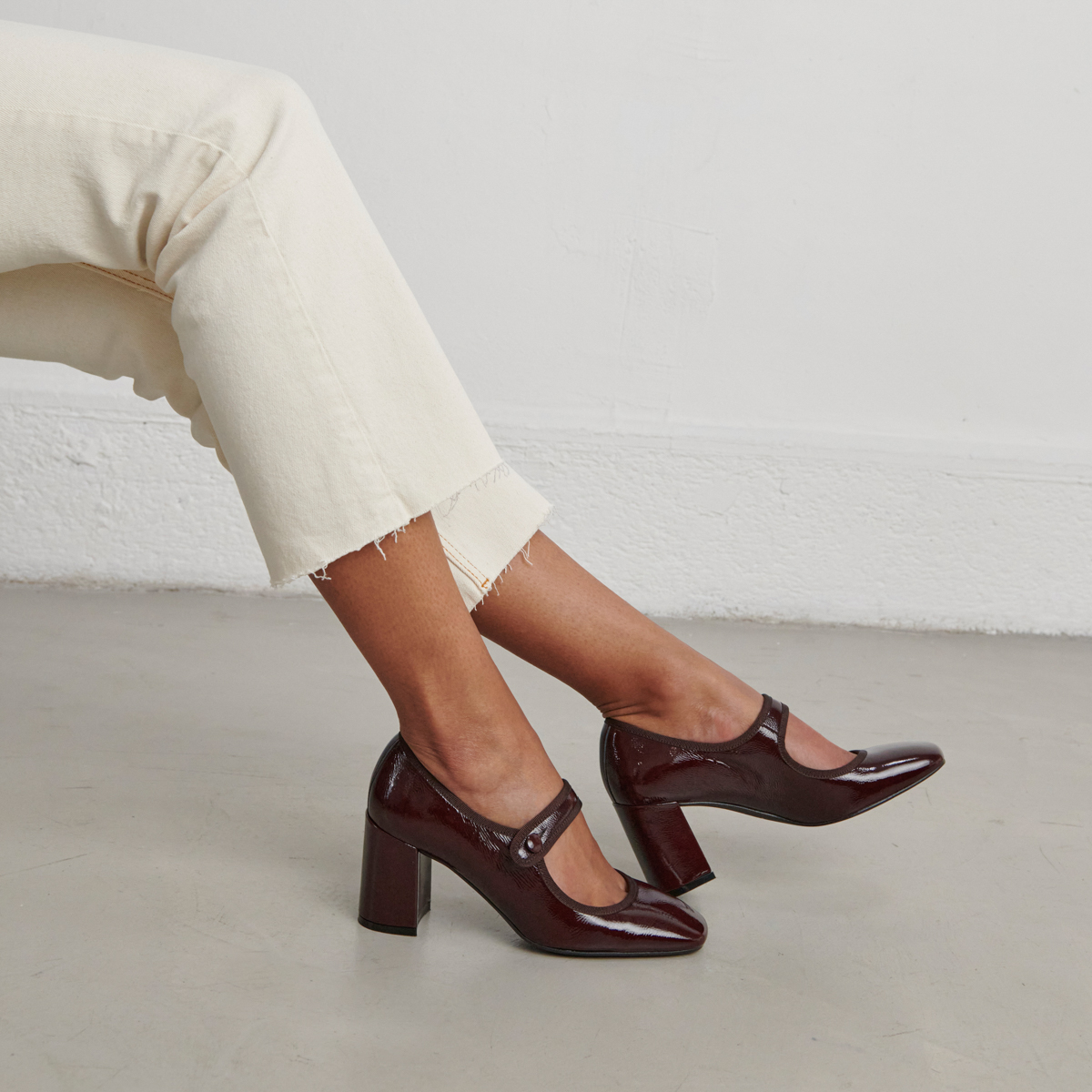 Heeled babies with big buckle straps in black pleated patent leather | DRANCY