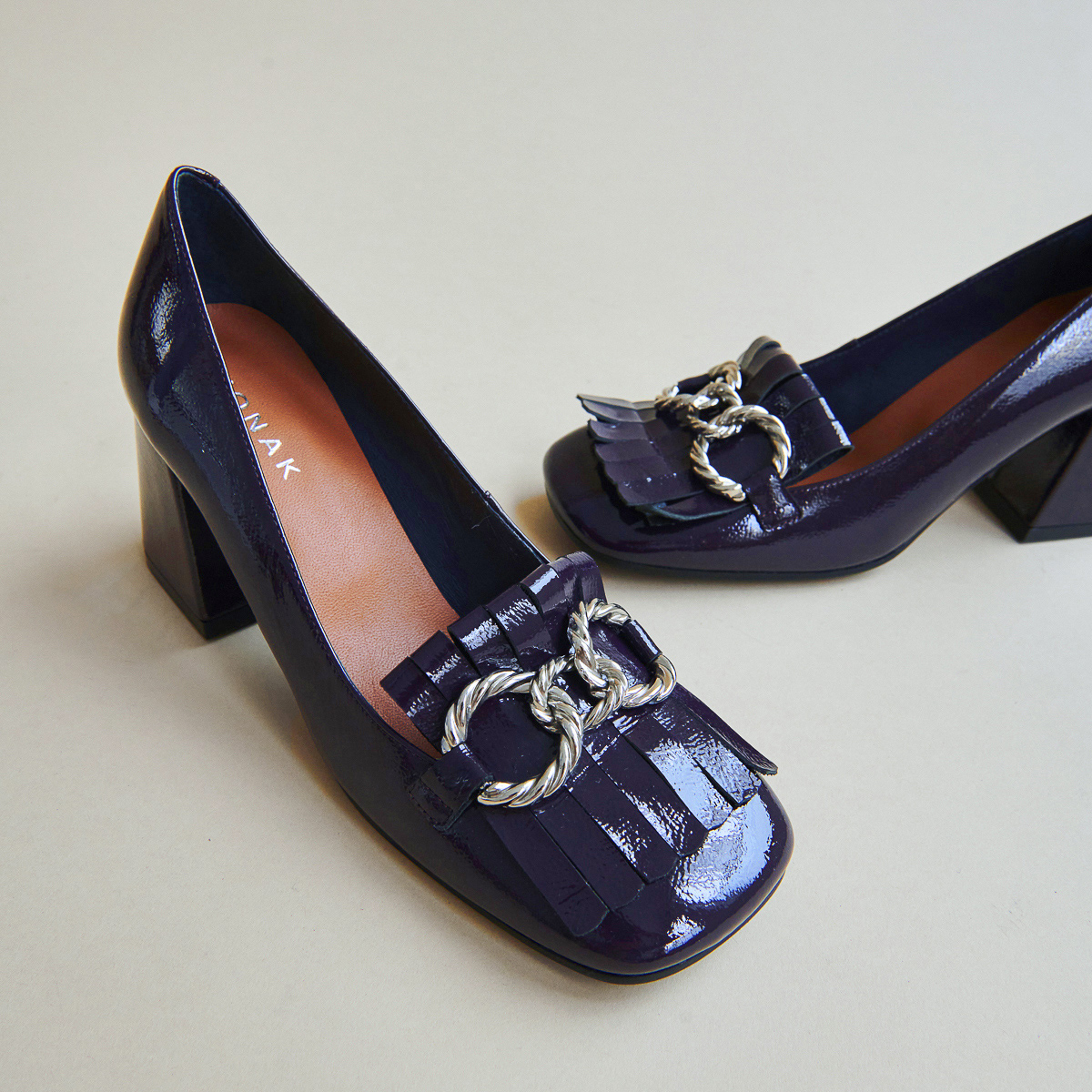 Heeled loafers with silver buckles in purple pleated patent | DOMITILLE