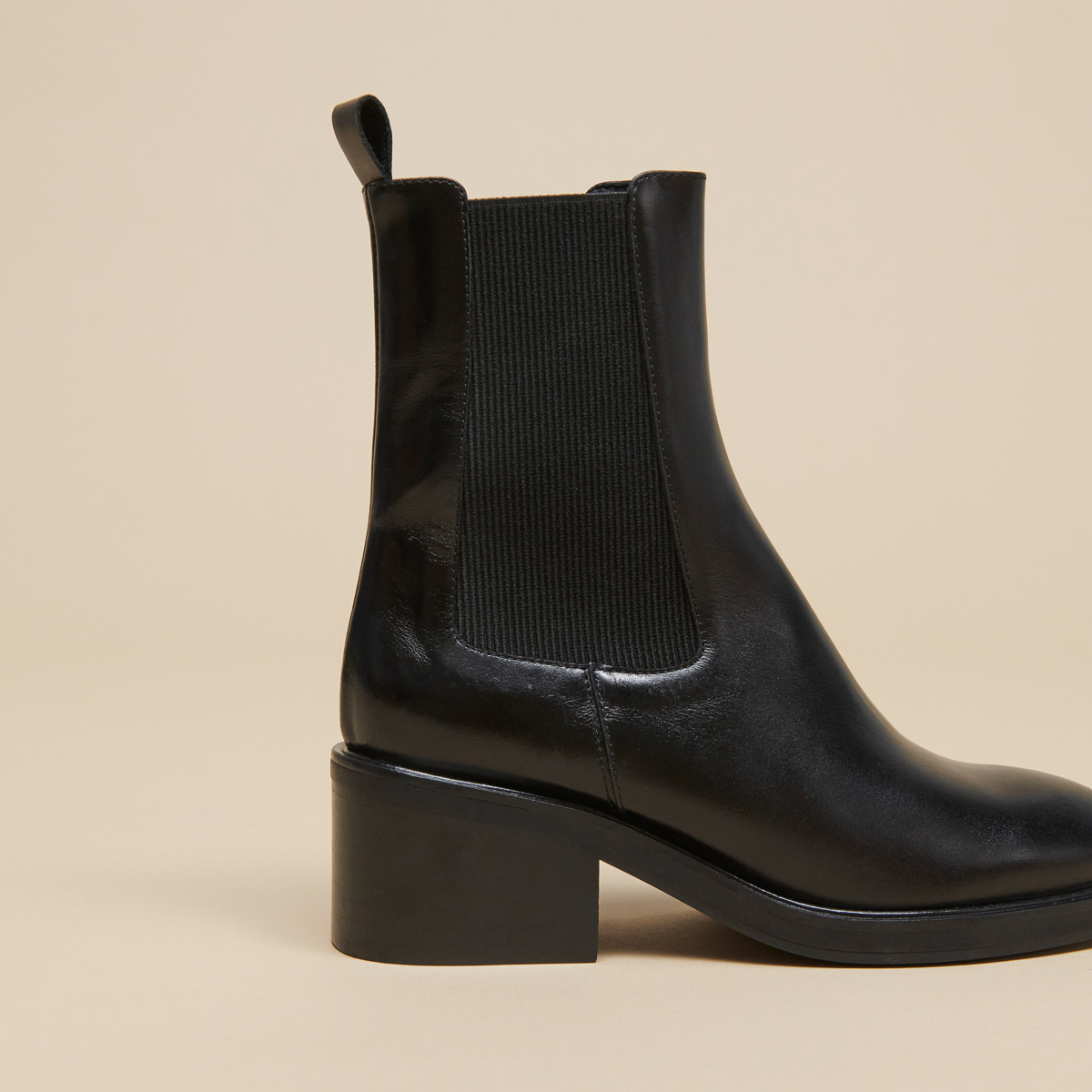 Boots with elastics in black leather | DEMOISELLE