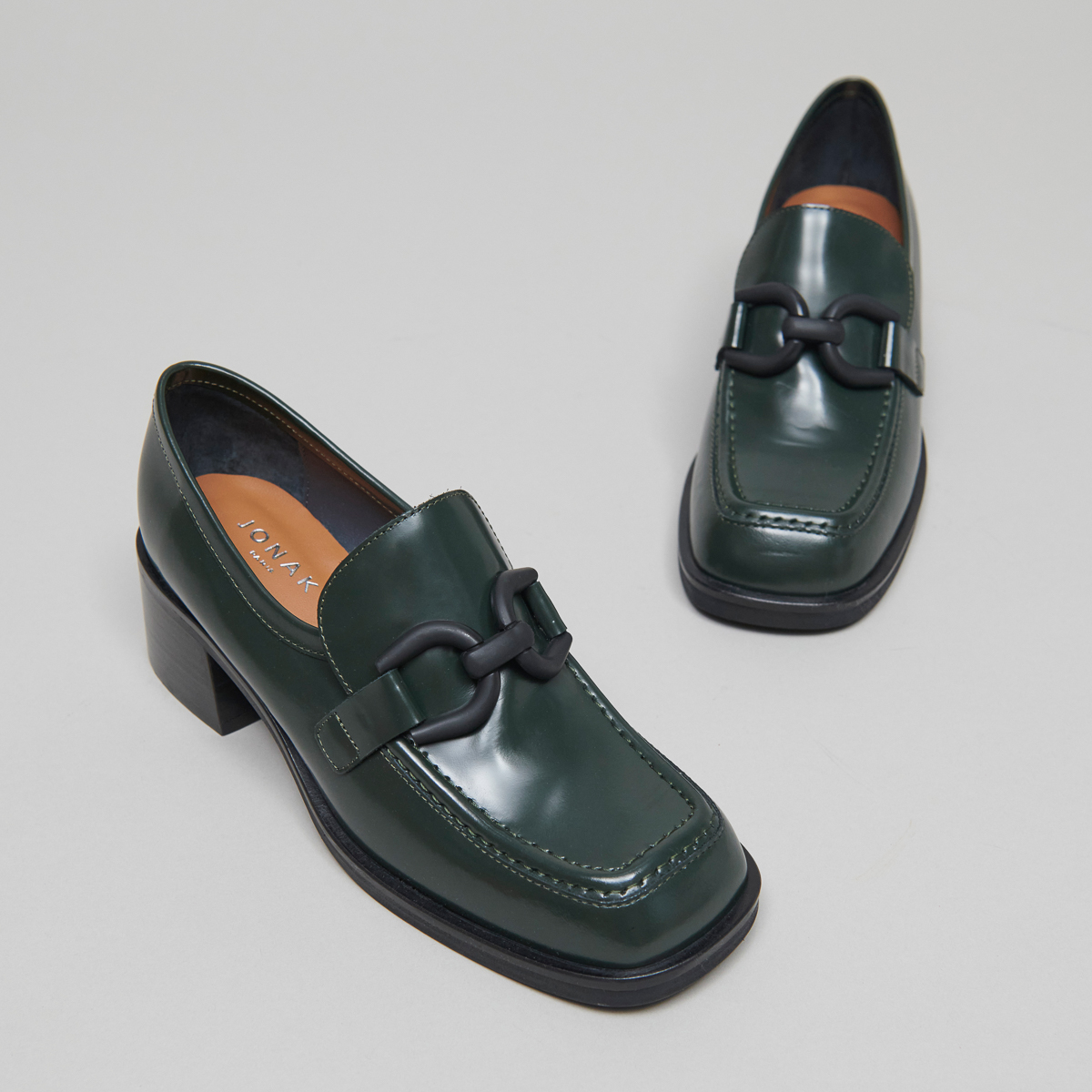 Loafers with heels in fir green shiny leather | DARKNET