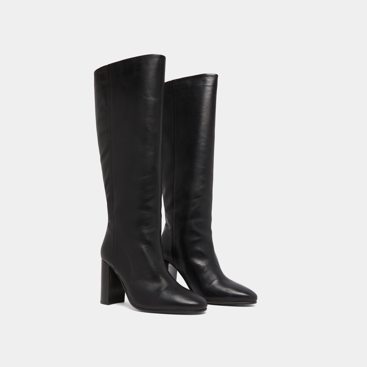 Boots with heels in black leather | VENEZUELA
