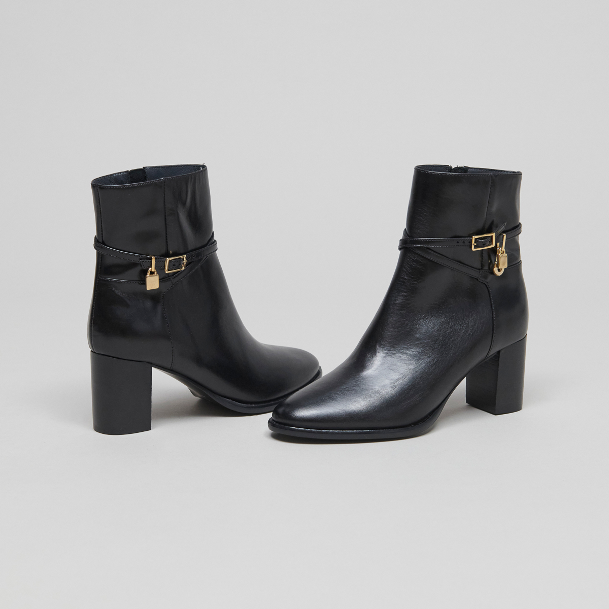Ankle boots with high heels and gold charms in black leather | DRAME