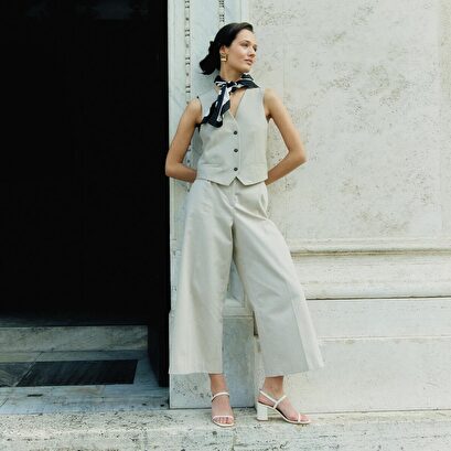Open toe sandals in ecru leather | VIGNE