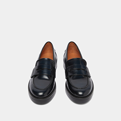 Round-toed loafers blue