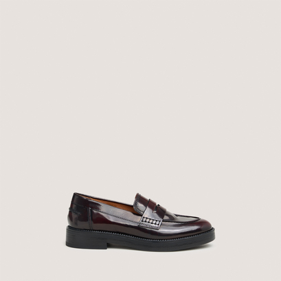 Round-toed loafers in burgundy patinated leather | mirna