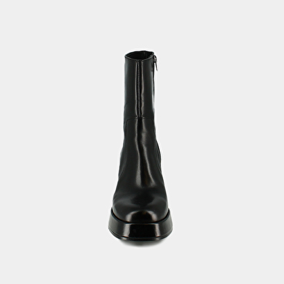 Heeled boots with square toe black