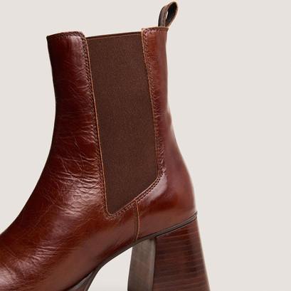 Square toe and elastic boots brown