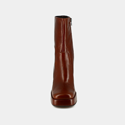 Boots with heels and square toes in brown aged leather | ben