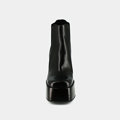 Platform boots with square toe black